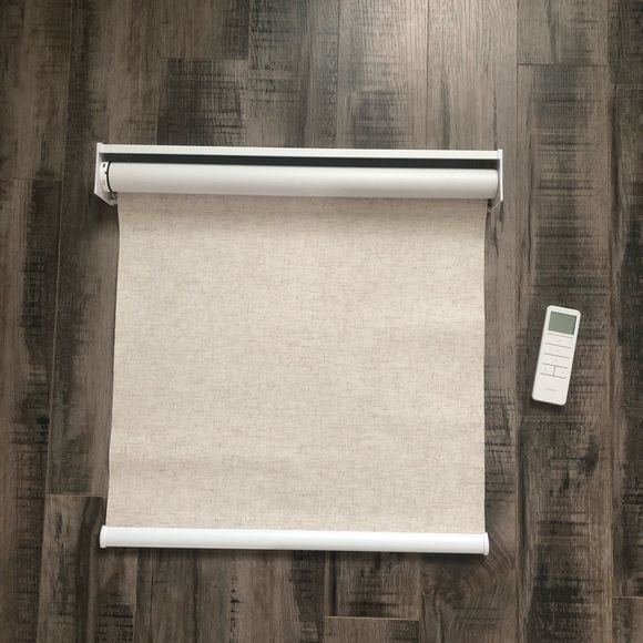 Motorized Shades for Window with Remote NWOT - Picture 5 of 5